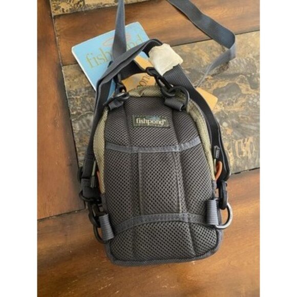 Fishpond San Juan Fly Fishing Vertical Chest Pack w/Assorted Flies NWT - Picture 2 of 11